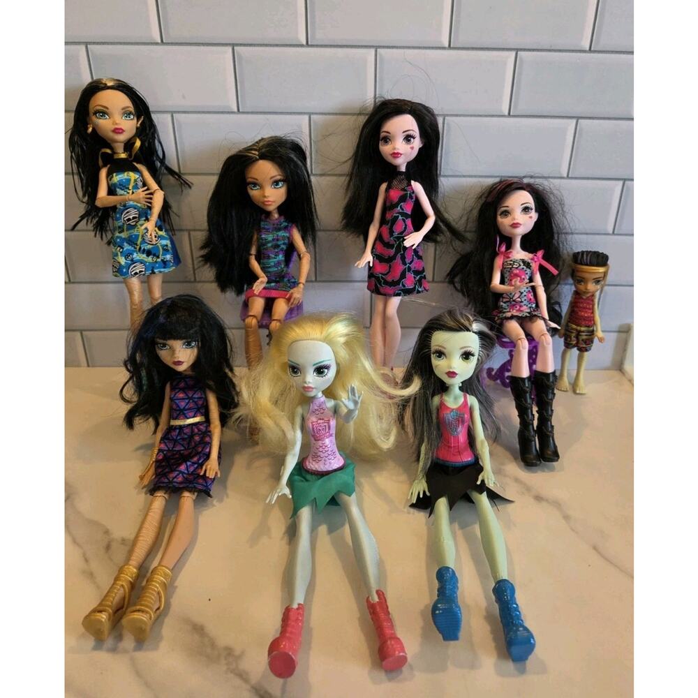 Monster High Doll Lot Incomplete Accessories & Clothing, Parts GUC AS IS *READ*
